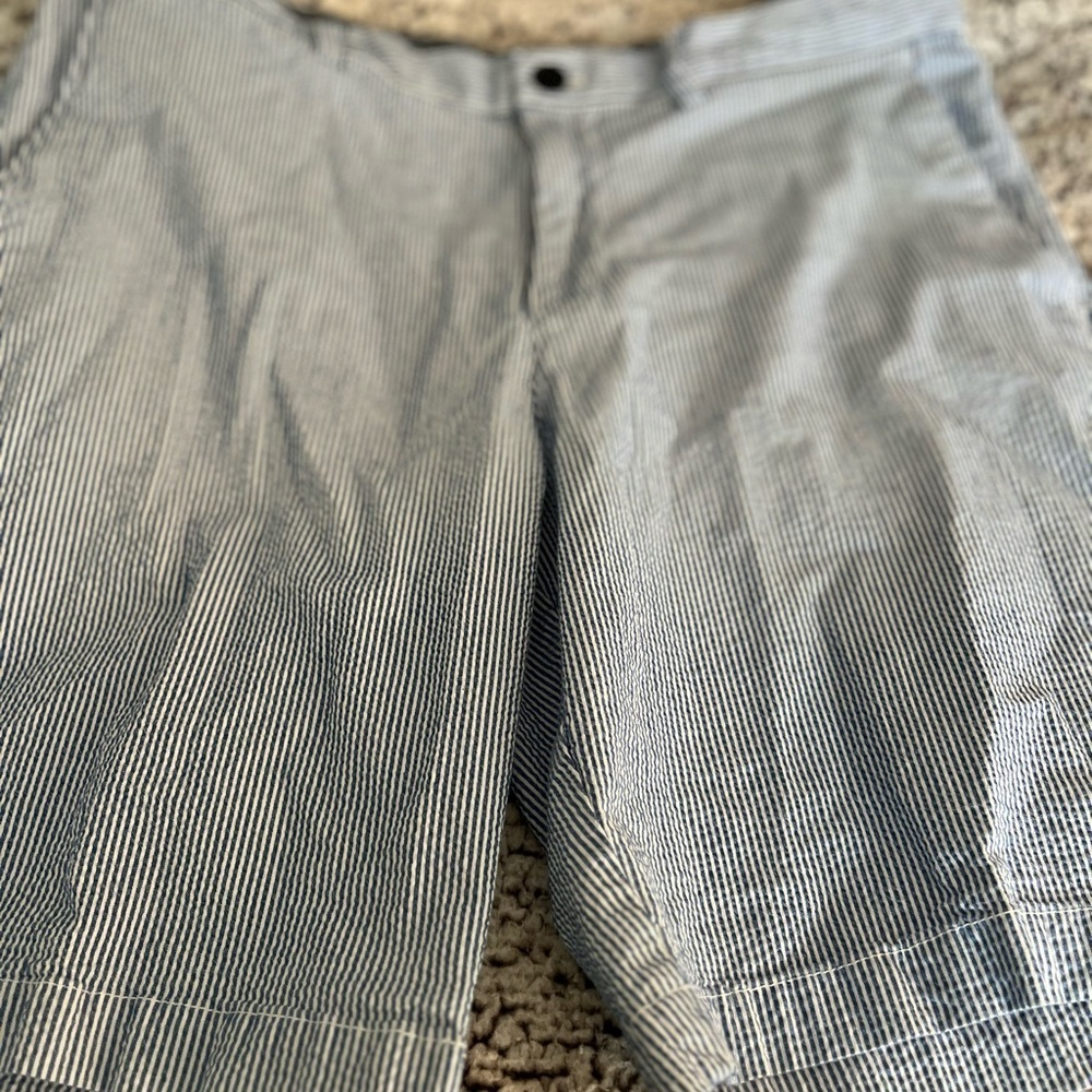 Banana Republic men’s pinstripes seersucker shorts.  Men’s 34